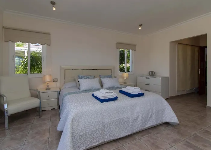 Catherine Вилла Адехе