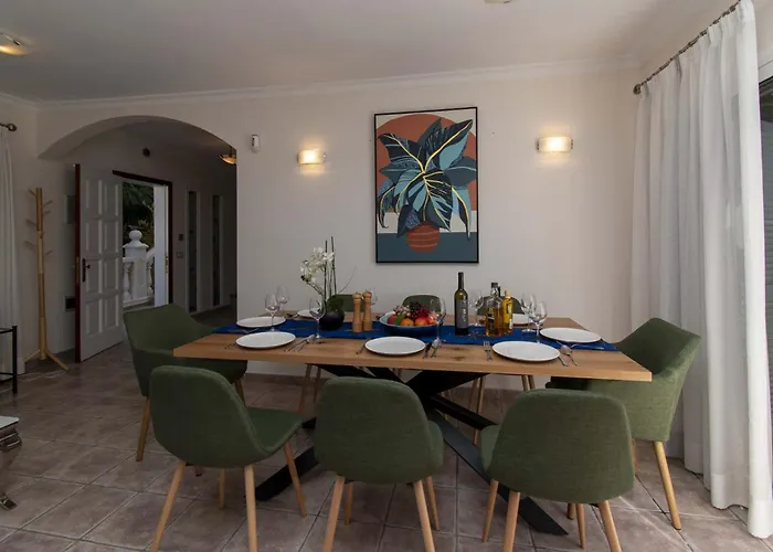 Catherine Адехе