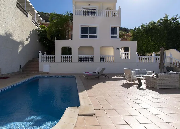 Catherine Вилла Адехе